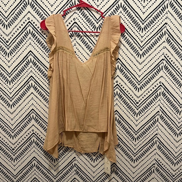 Tops - XL light weight top with a tie back.